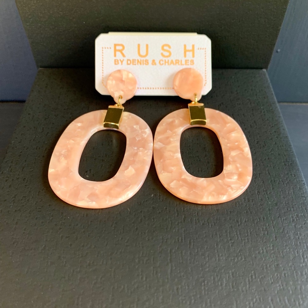 ⬇️ Rush Acrylic Pink Earrings - Picture 3 of 3